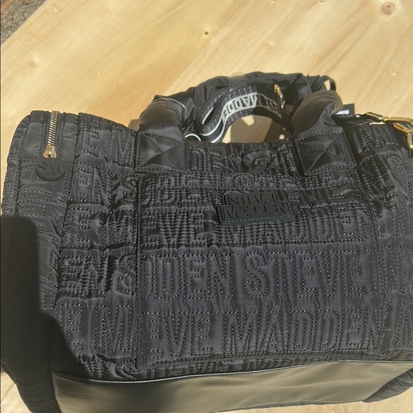 Steve Madden Black and Gold Men's /womens duffle Bag - Picture 1 of 8